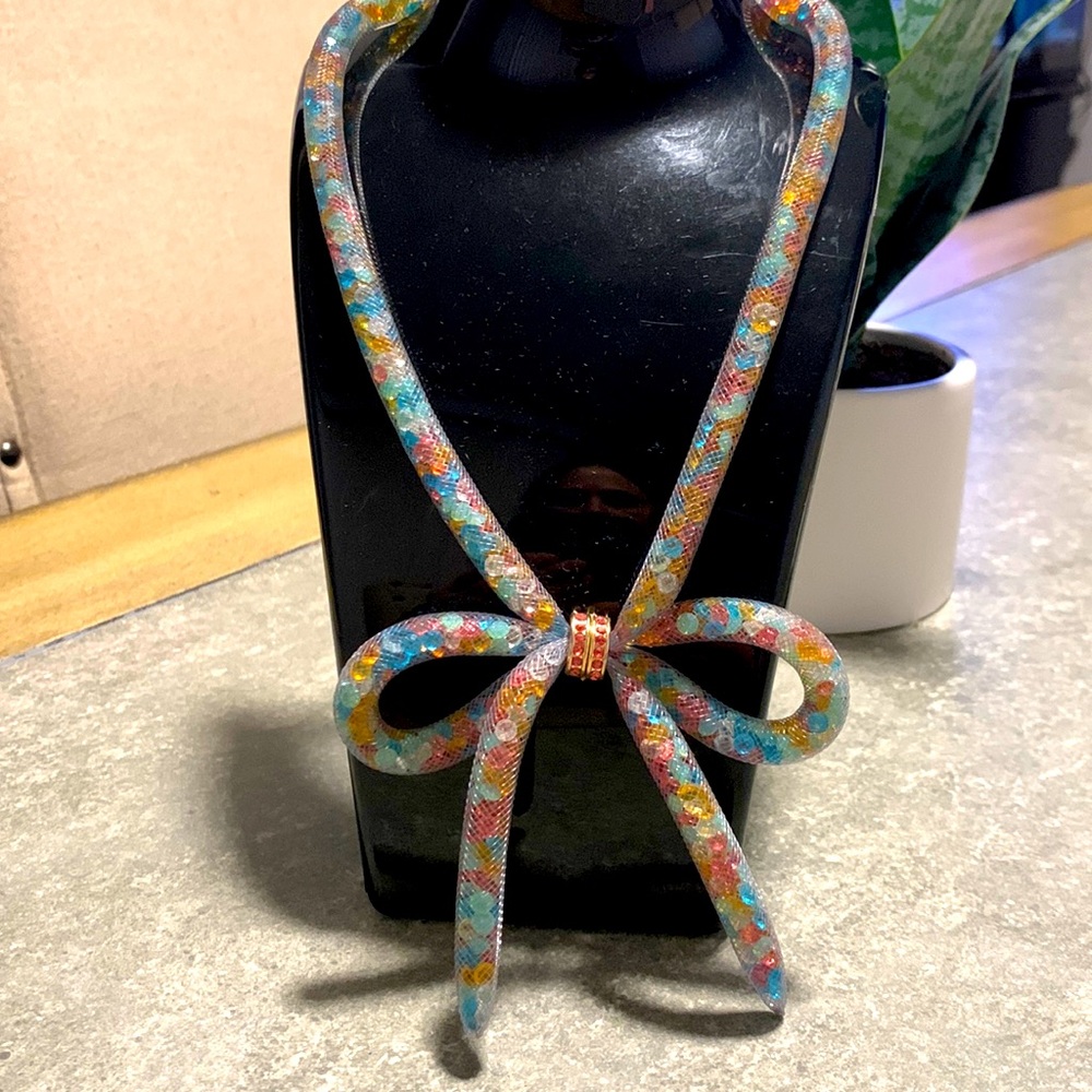 Betsy Johnson mesh crystal bow necklace - Picture 2 of 6
